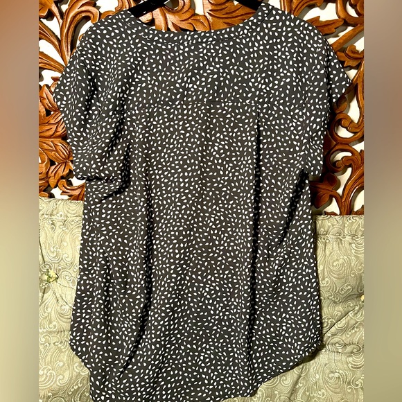 Monday Fun gray teardrop  dot blouse size M - Picture 3 of 3